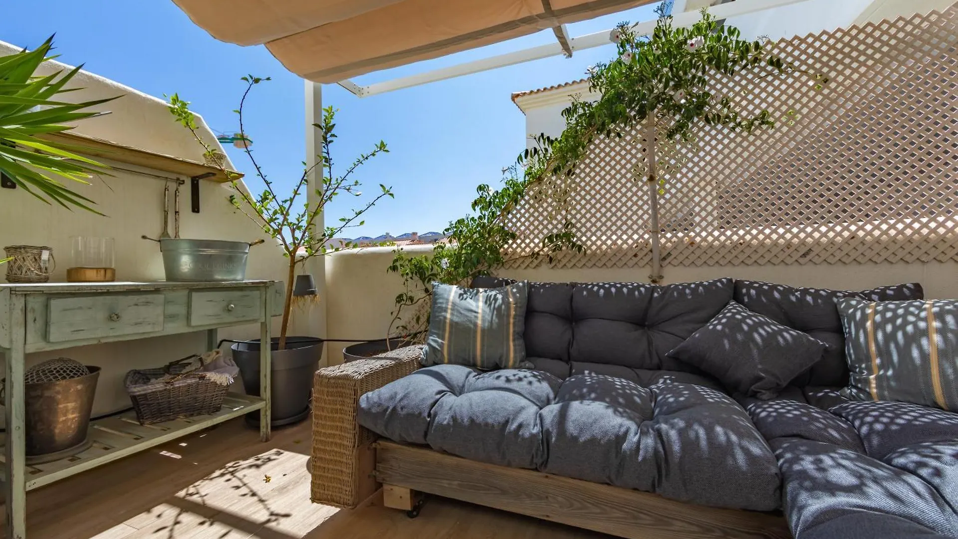 Apartment Terrace, Pool, Near Beach & Home Office Tarifa