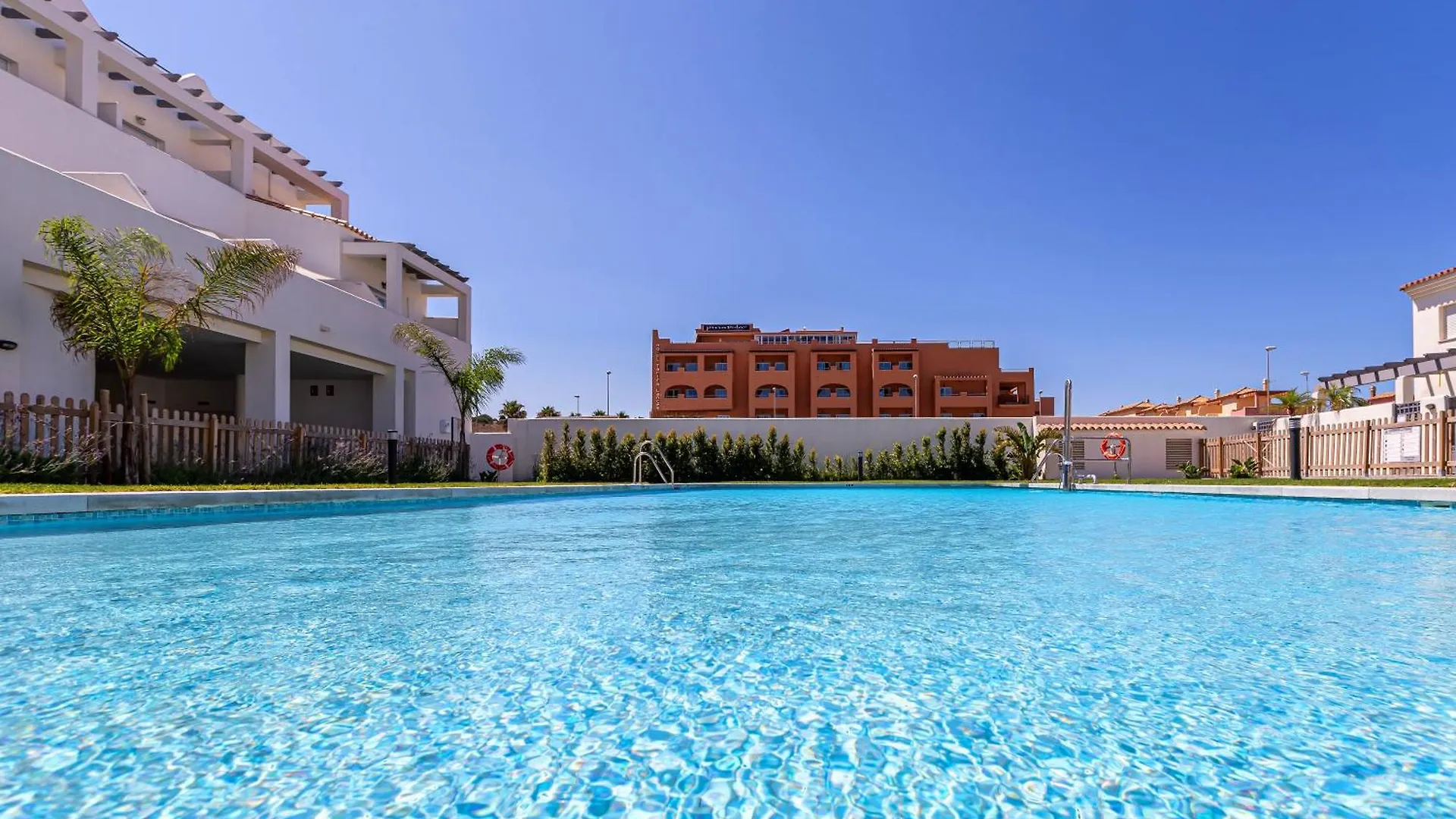 公寓 Terrace, Pool, Near Beach & Home Office 塔里法
