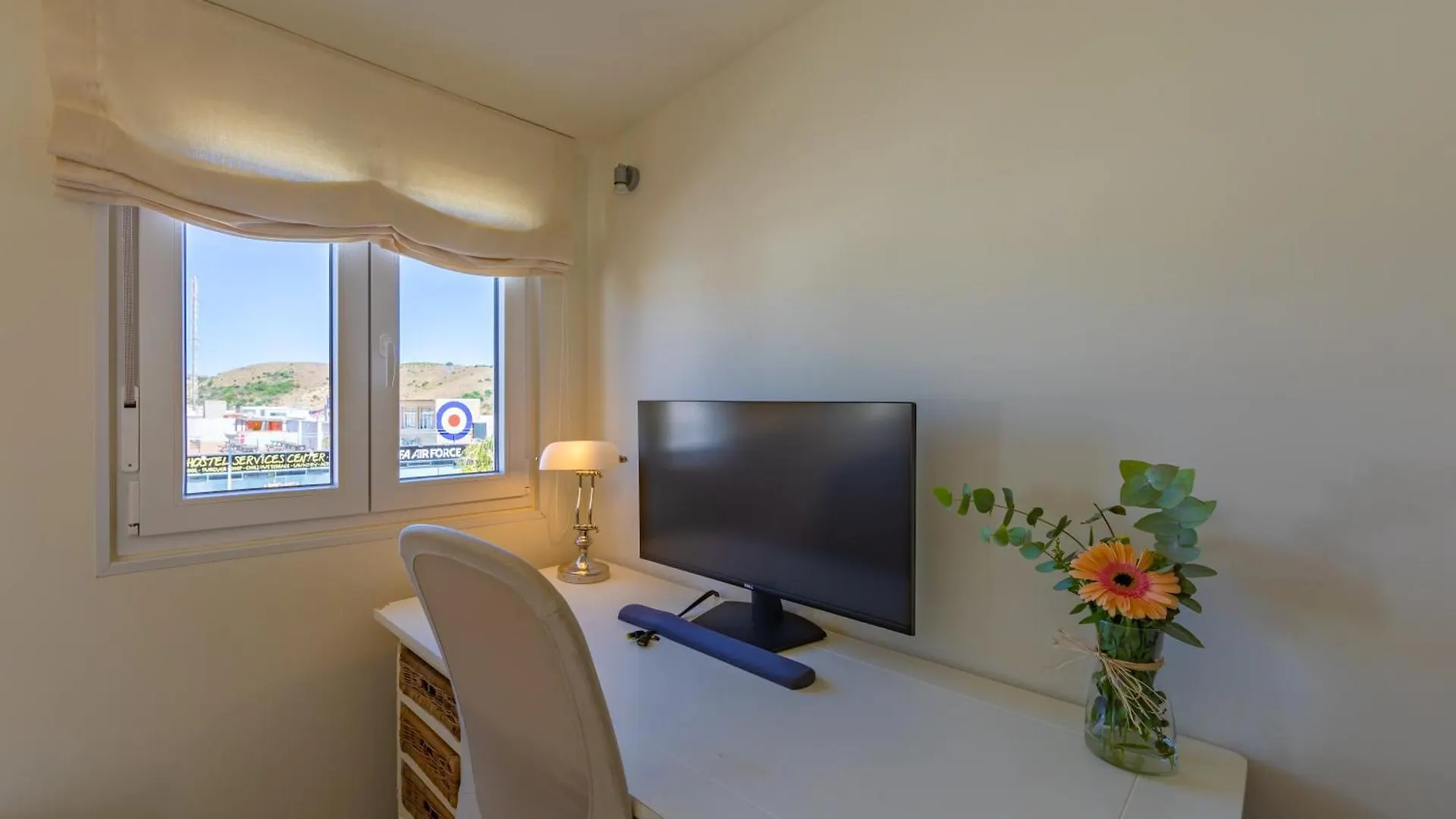 Terrace, Pool, Near Beach & Home Office 塔里法 0*,